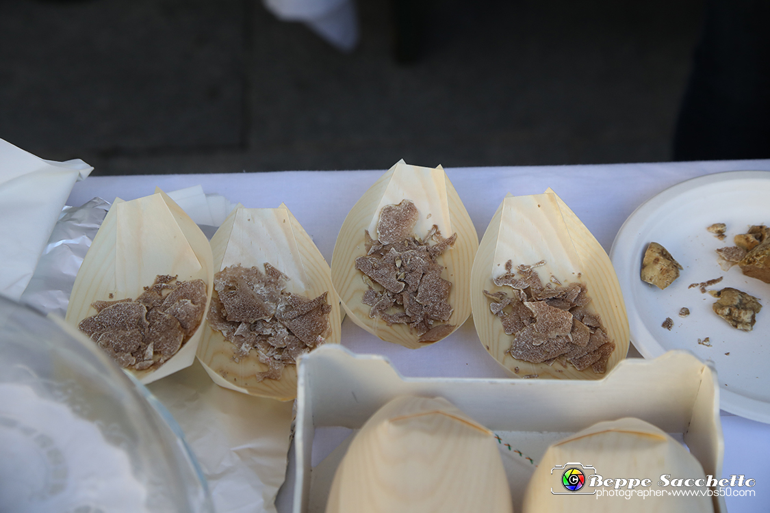 VBS_6147 - 10.ma Fiera Nazionale del Tartufo e Fiera dei Santi.jpg